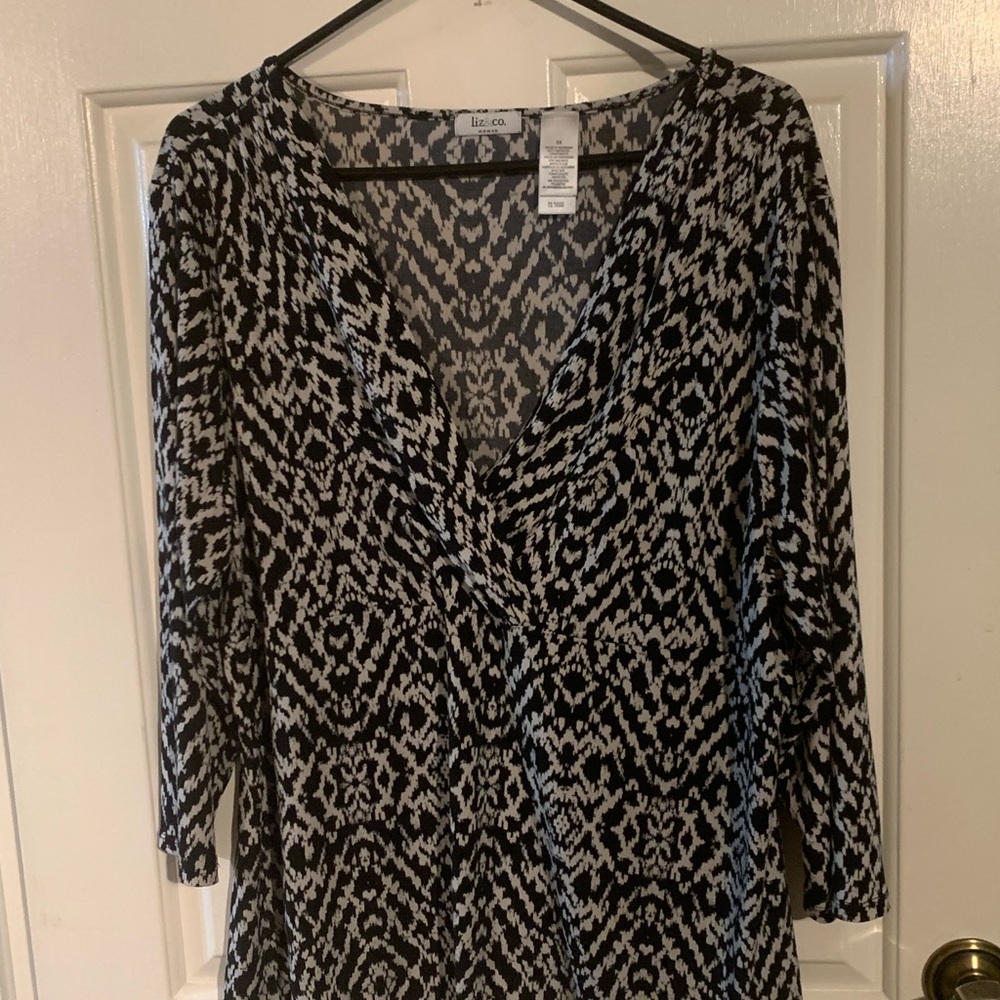Liz Claiborne Black and White Geometric Print Top